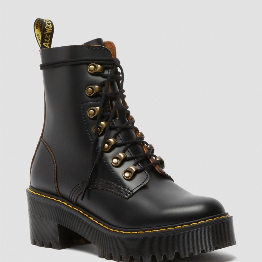 Dr. Martens Leona boots! Only worn twice! ♥️